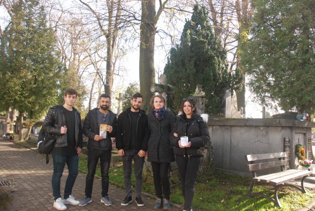 Erasmusi podczas 30. kwesty na Starym Cmentarzu - 1 listopada 2022