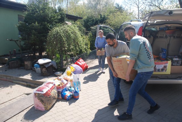Fotorelacja z etapów akcji na rzecz Schroniska dla Bezdomnych Zwierząt z Orzechowiec