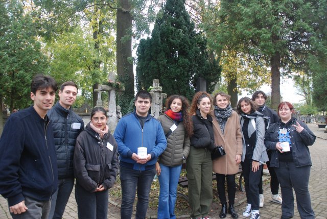 Erasmusi podczas 31. kwesty na Starym Cmentarzu - 1 listopada 2023
